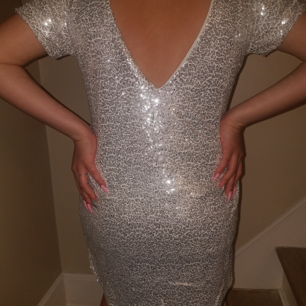 Sequence sexy & short dress.